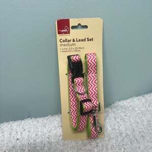 myPets Essentials Medium Dog Collar & Lead Set - Pink Zig Zag Chevron